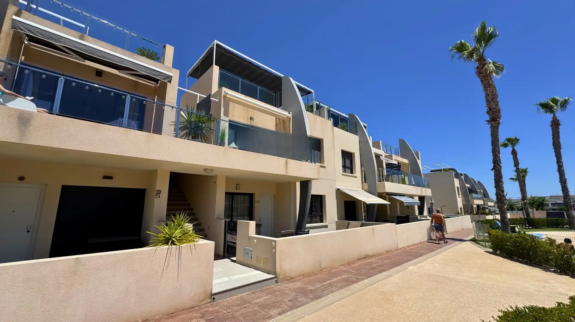 Vista exterior de Planta baja en venta en Pilar de la Horadada con Aire acondicionado, Terraza y Piscina
