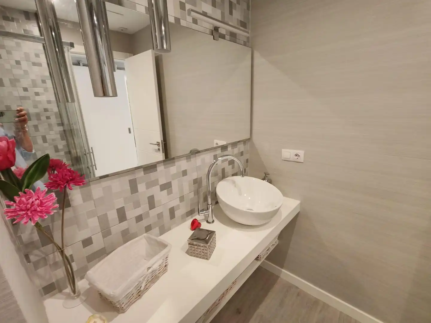 Bathroom of Flat for rent in Vigo   with Heating, Terrace and Storage room