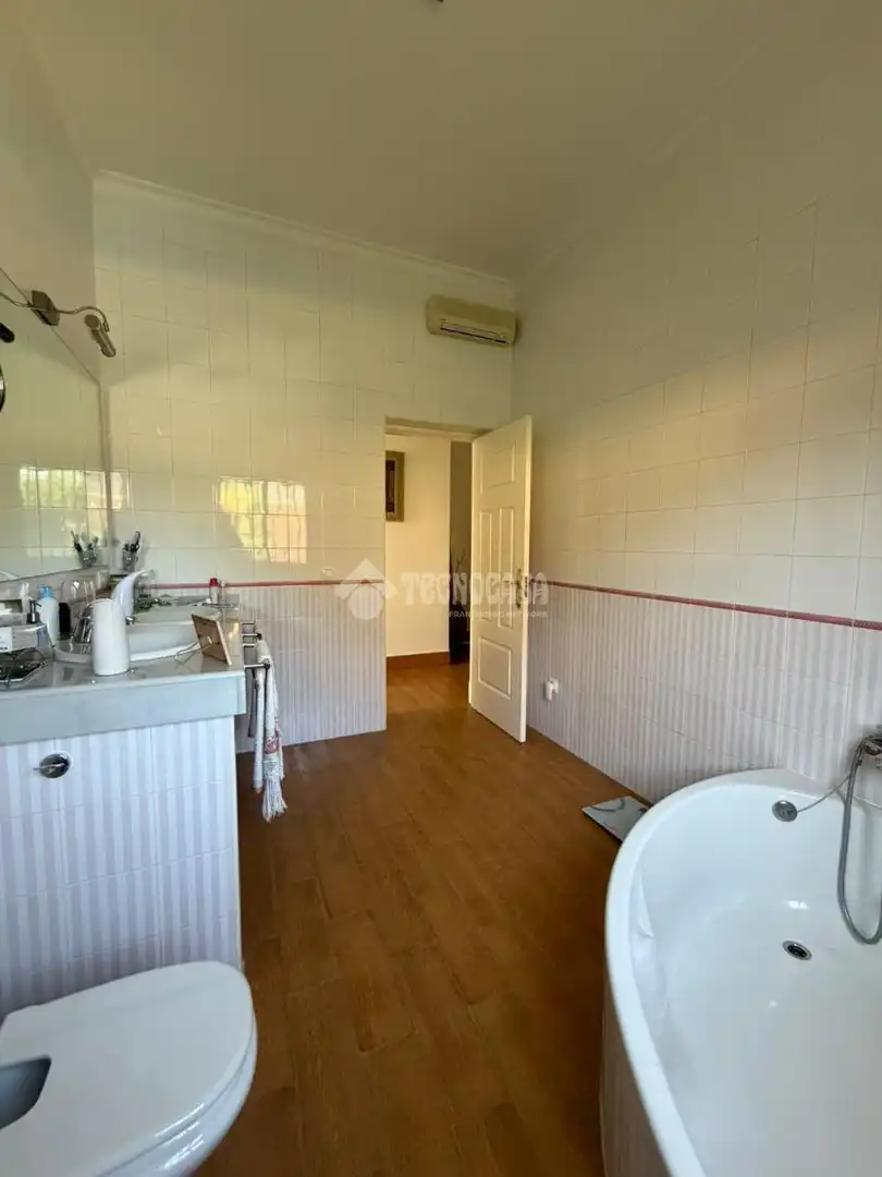 Dormitori de Casa o xalet en venda en Dos Hermanas amb Aire condicionat