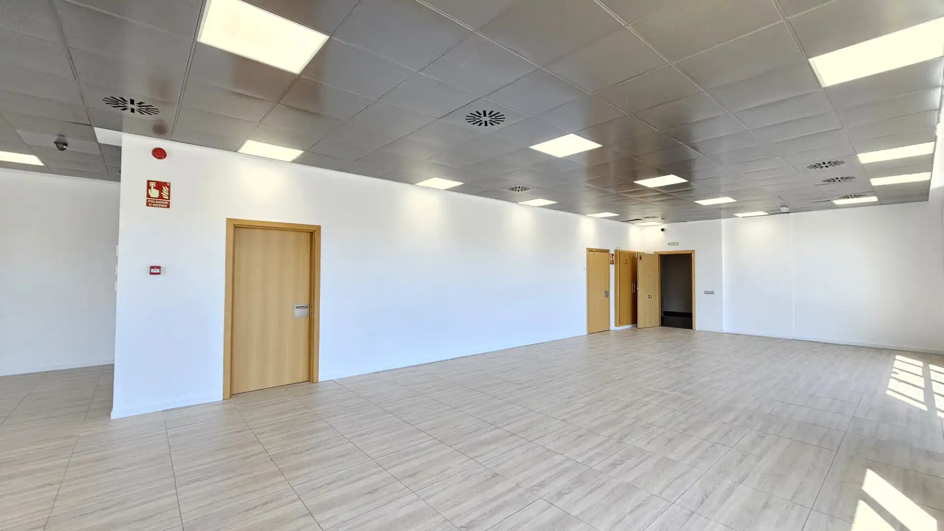 Büro zur Miete in Sant Joan Despí mit Klimaanlage und Alarm