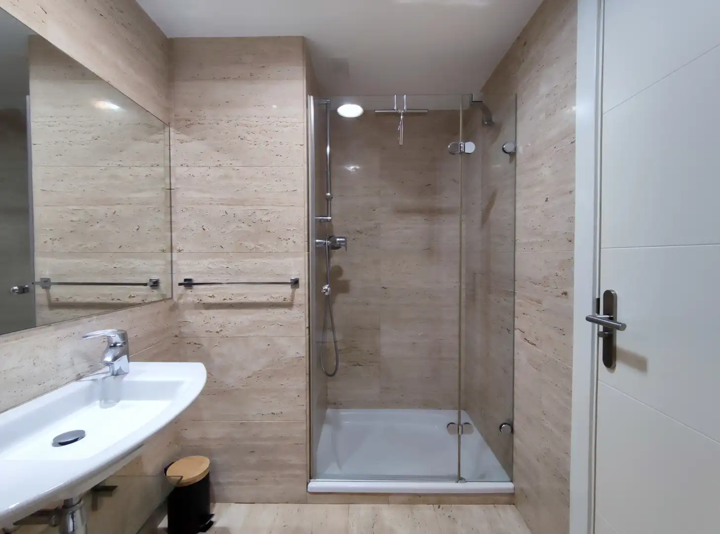 Badezimmer von Wohnung zur Miete in Oviedo  mit Heizung, Abstellraum und Möbliert