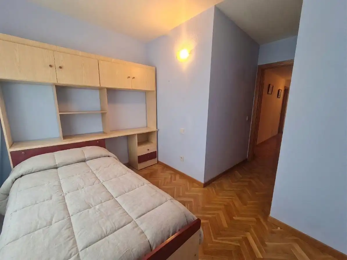 Bedroom of Flat for sale in Fuenlabrada  with Air Conditioner, Heating and Parquet flooring