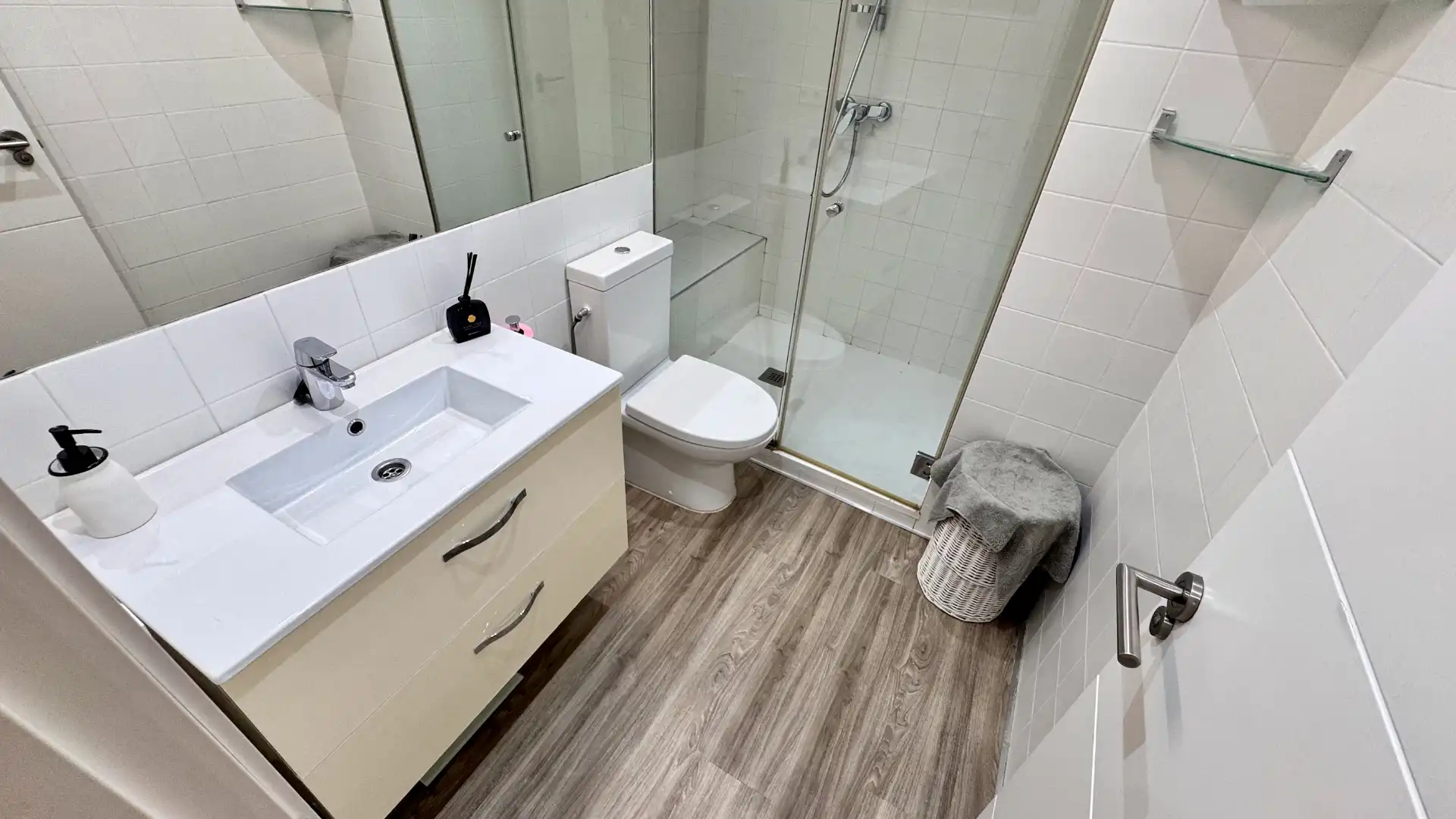 Bathroom of Apartments for sale in Valencia  with Air Conditioner, Heating and Parquet flooring
