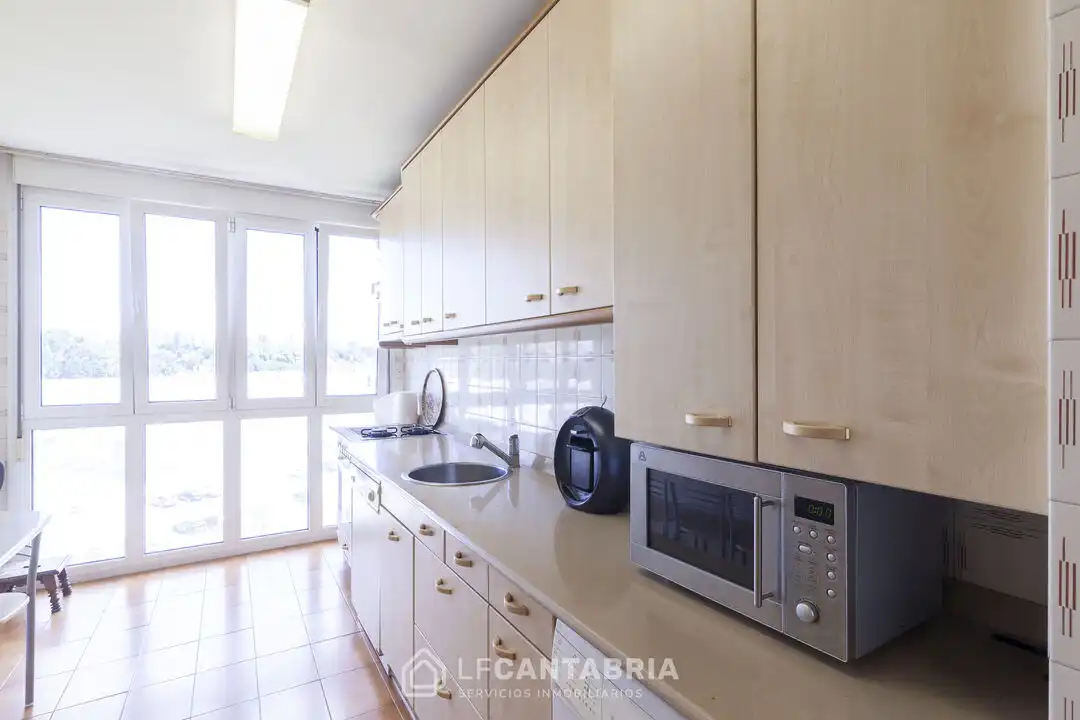 Cuina de Pis en venda en Santander amb Calefacció, Traster i Piscina