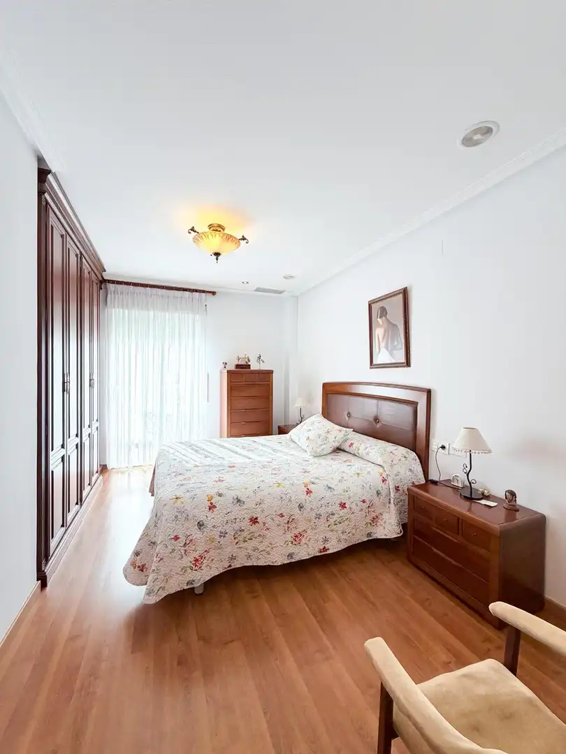Dormitori de Pis en venda en Elche / Elx amb Aire condicionat, Calefacció i Jardí privat