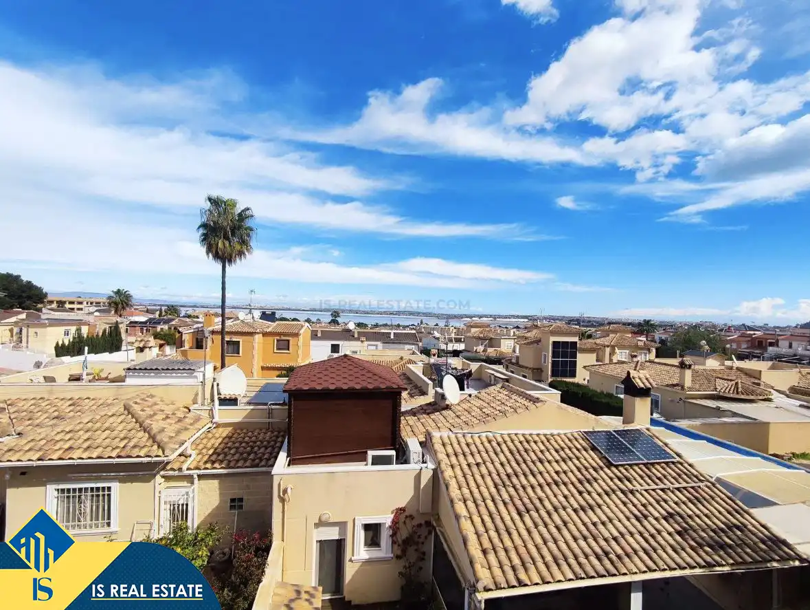 Chalet con piscina en venta en Los Balcones - Los Altos, imagen 27