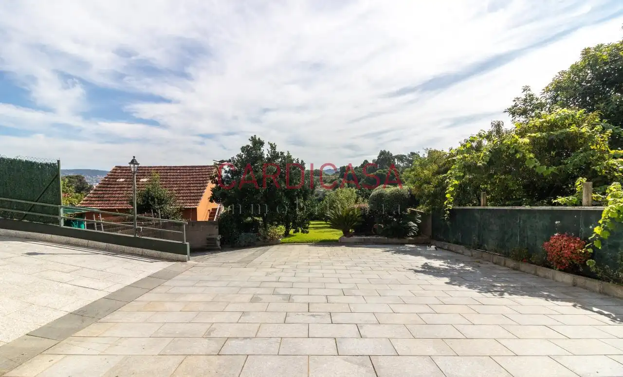 Vista exterior de Casa o chalet en venta en Vigo  con Calefacción, Jardín privado y Parquet