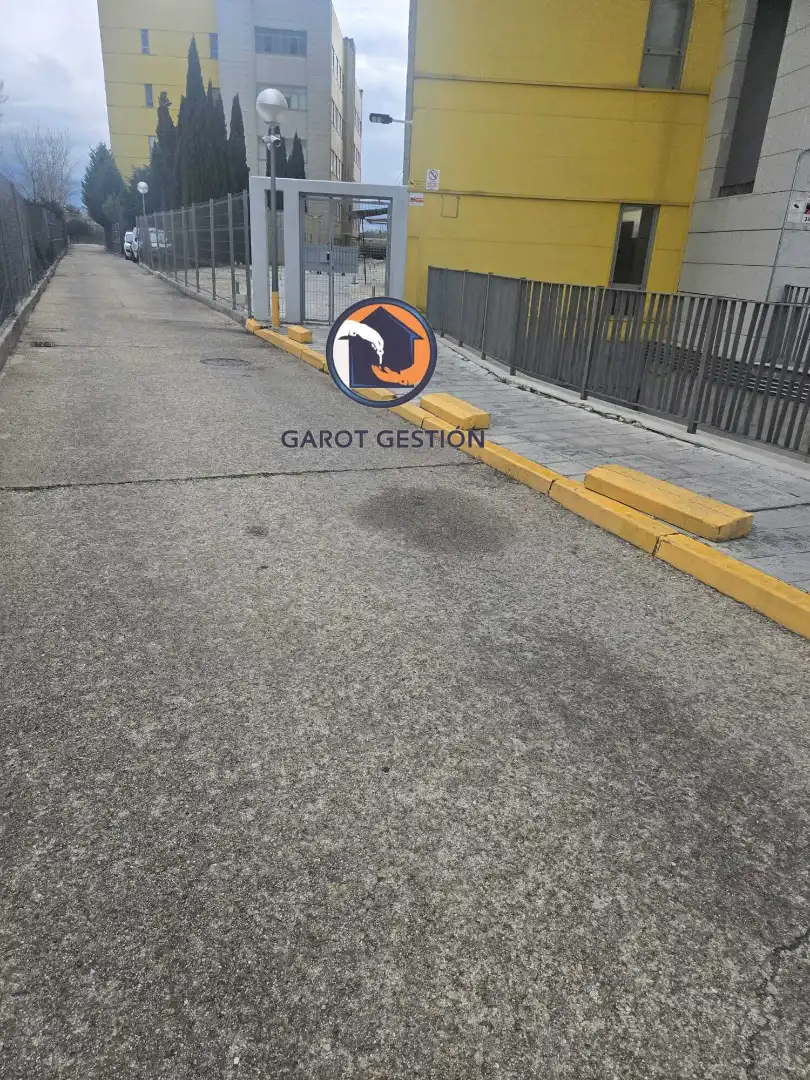 Parkplatz von Loft zum Verkauf in Guadalajara mit Klimaanlage, Heizung und Ofen