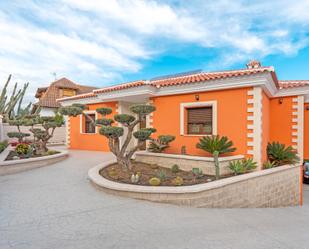 Vista exterior de Casa o xalet en venda en Alhaurín de la Torre amb Aire condicionat, Calefacció i Jardí privat