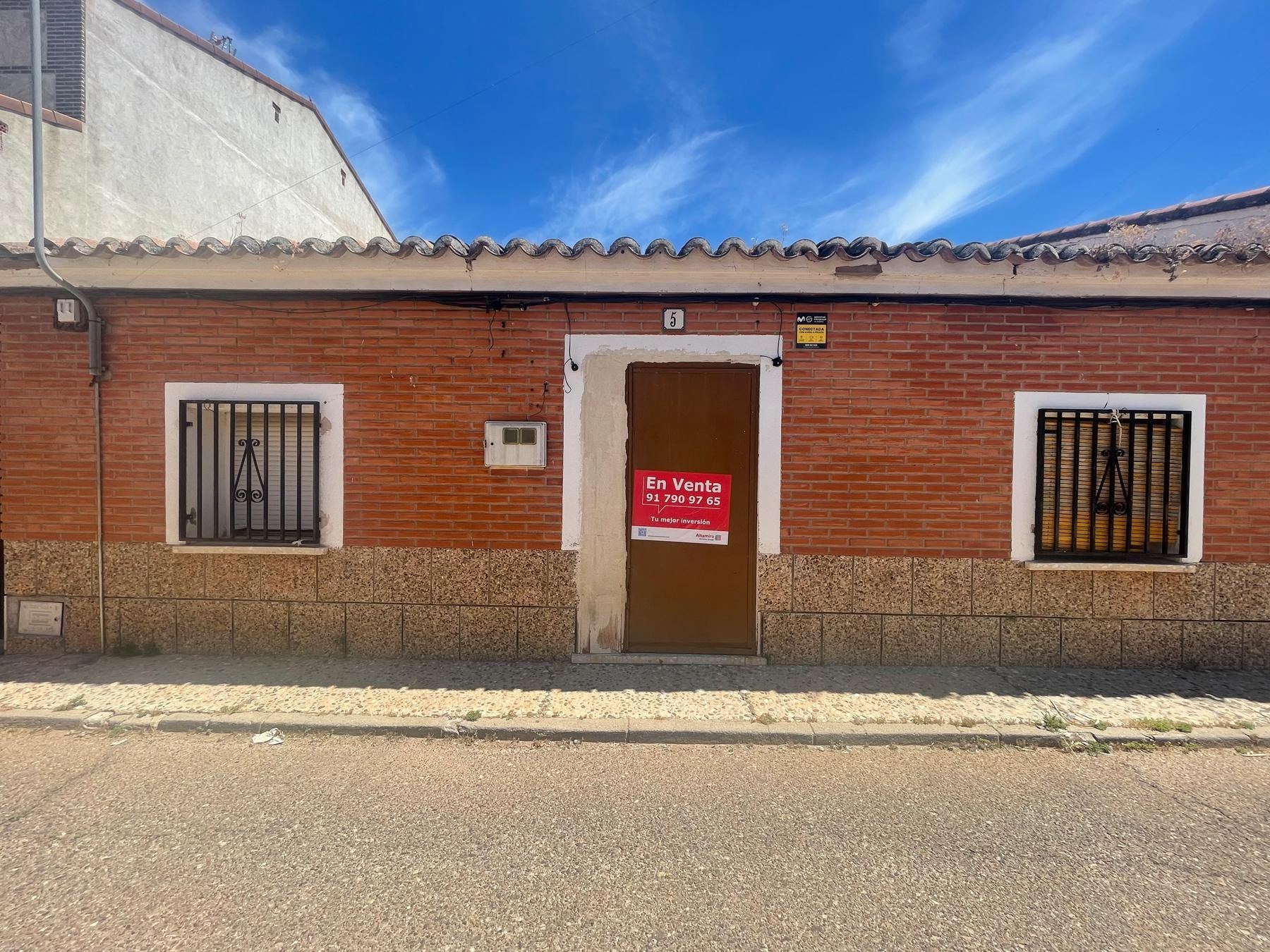 Exterior view of House or chalet for sale in La Pueblanueva  with Terrace