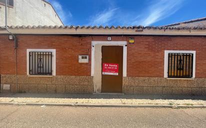 Exterior view of House or chalet for sale in La Pueblanueva  with Terrace