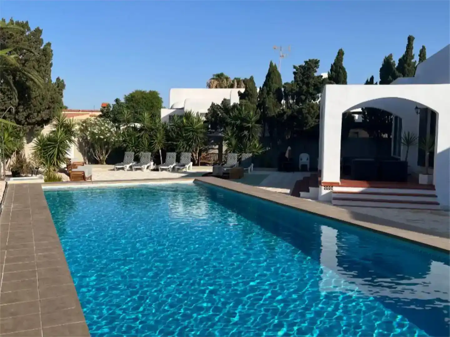 Piscina de Pis en venda en Roquetas de Mar amb Aire condicionat, Jardí privat i Traster