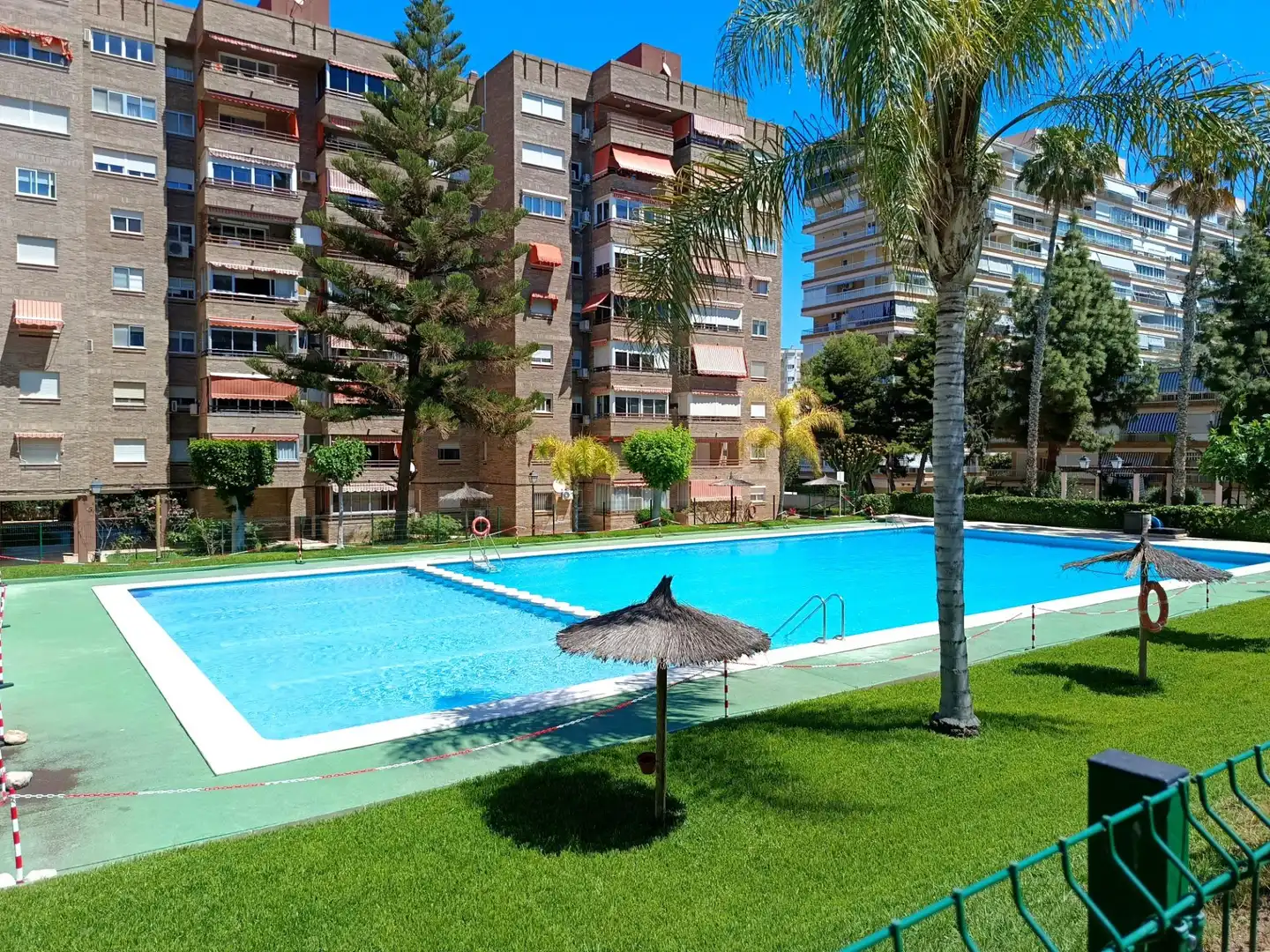 Schwimmbecken von Wohnungen zum Verkauf in Alicante / Alacant mit Klimaanlage, Heizung und Alarm