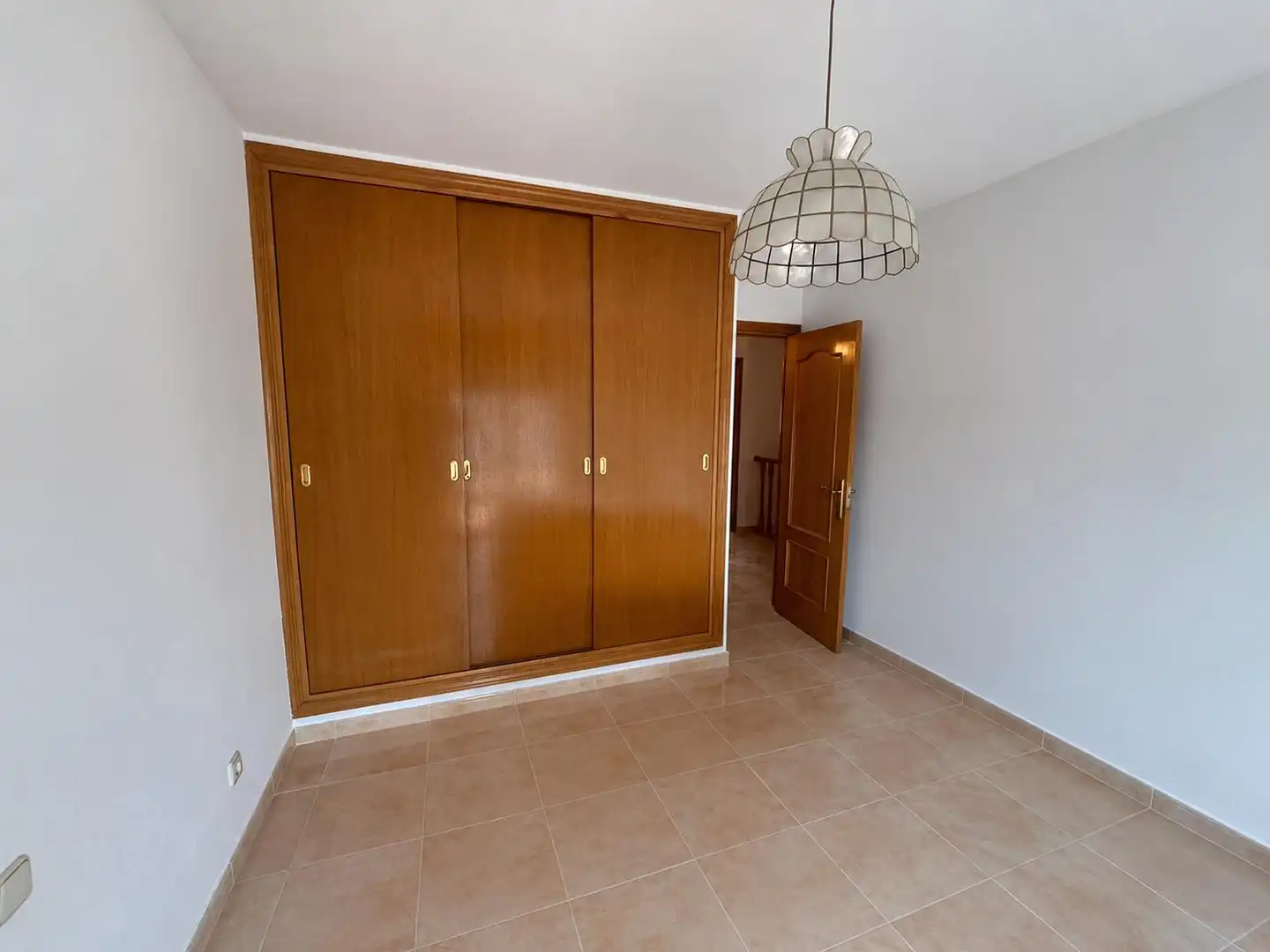 Dormitori de Casa adosada en venda en Azuqueca de Henares amb Calefacció, Jardí privat i Terrassa