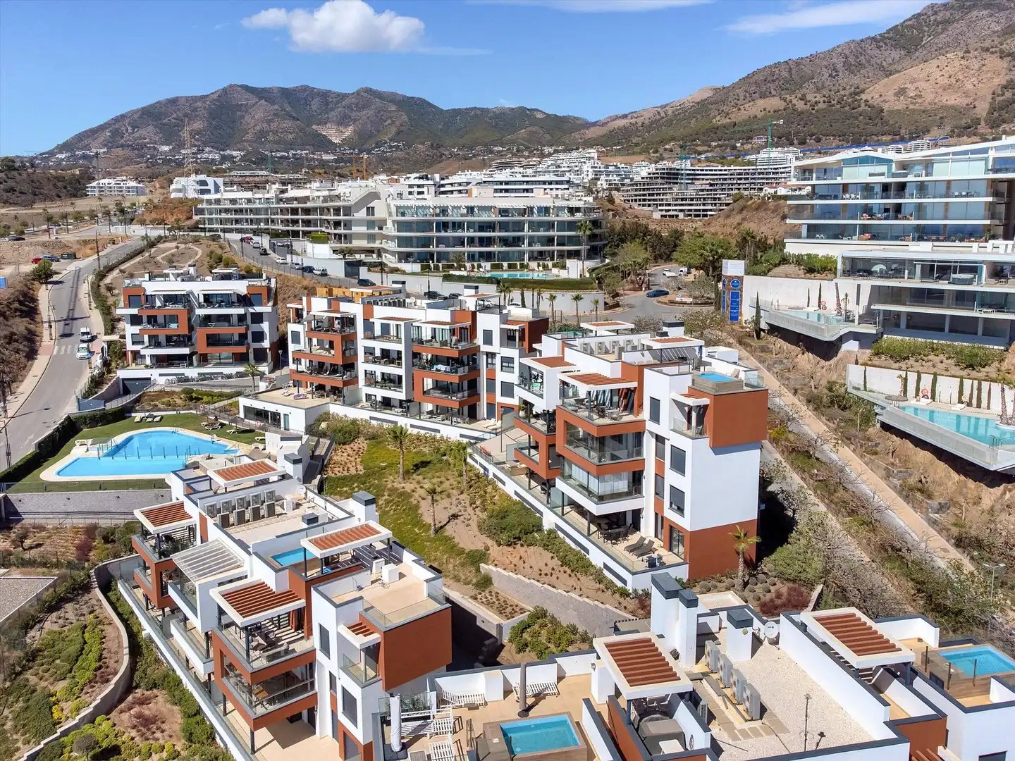 Vista exterior de Apartament en venda en Fuengirola amb Aire condicionat, Jardí privat i Terrassa