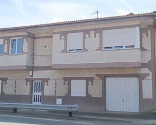 Vista exterior de Casa o xalet en venda en Cuadros amb Terrassa