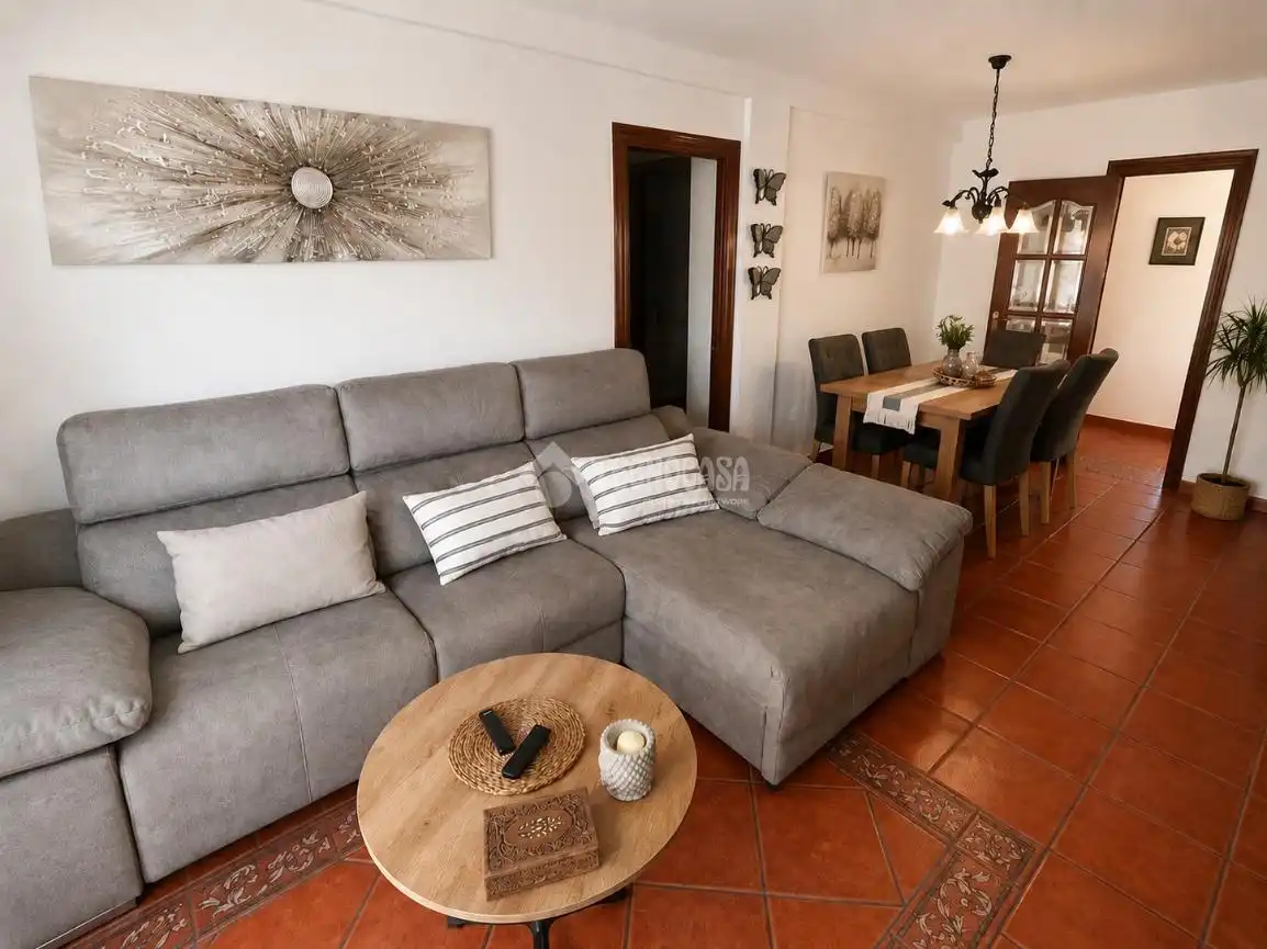 Sala d'estar de Pis en venda en Rincón de la Victoria amb Calefacció, Terrassa i Piscina comunitària