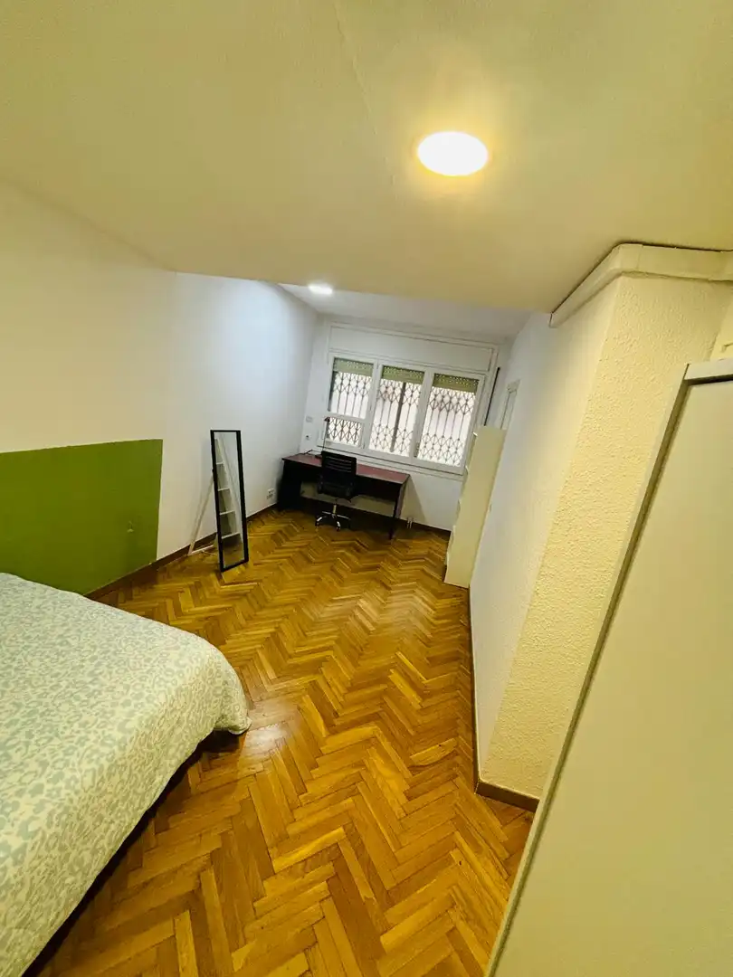 Habitación de Piso para compartir en Barcelona con Aire acondicionado, Calefacción y Amueblado