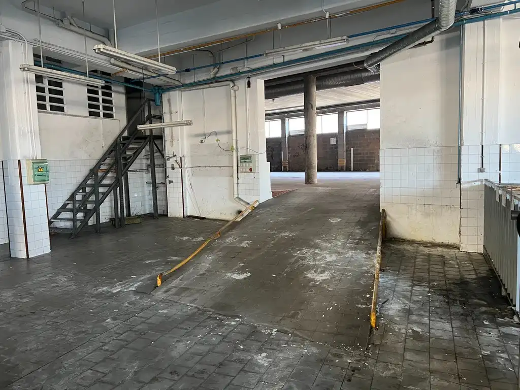 Nave industrial de alquiler en Oleiros con Calefacción