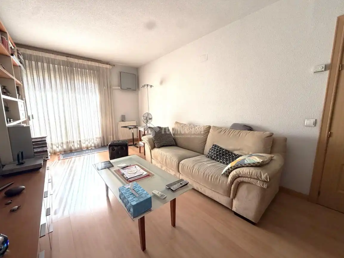 Flat with pool for sale in Espartales