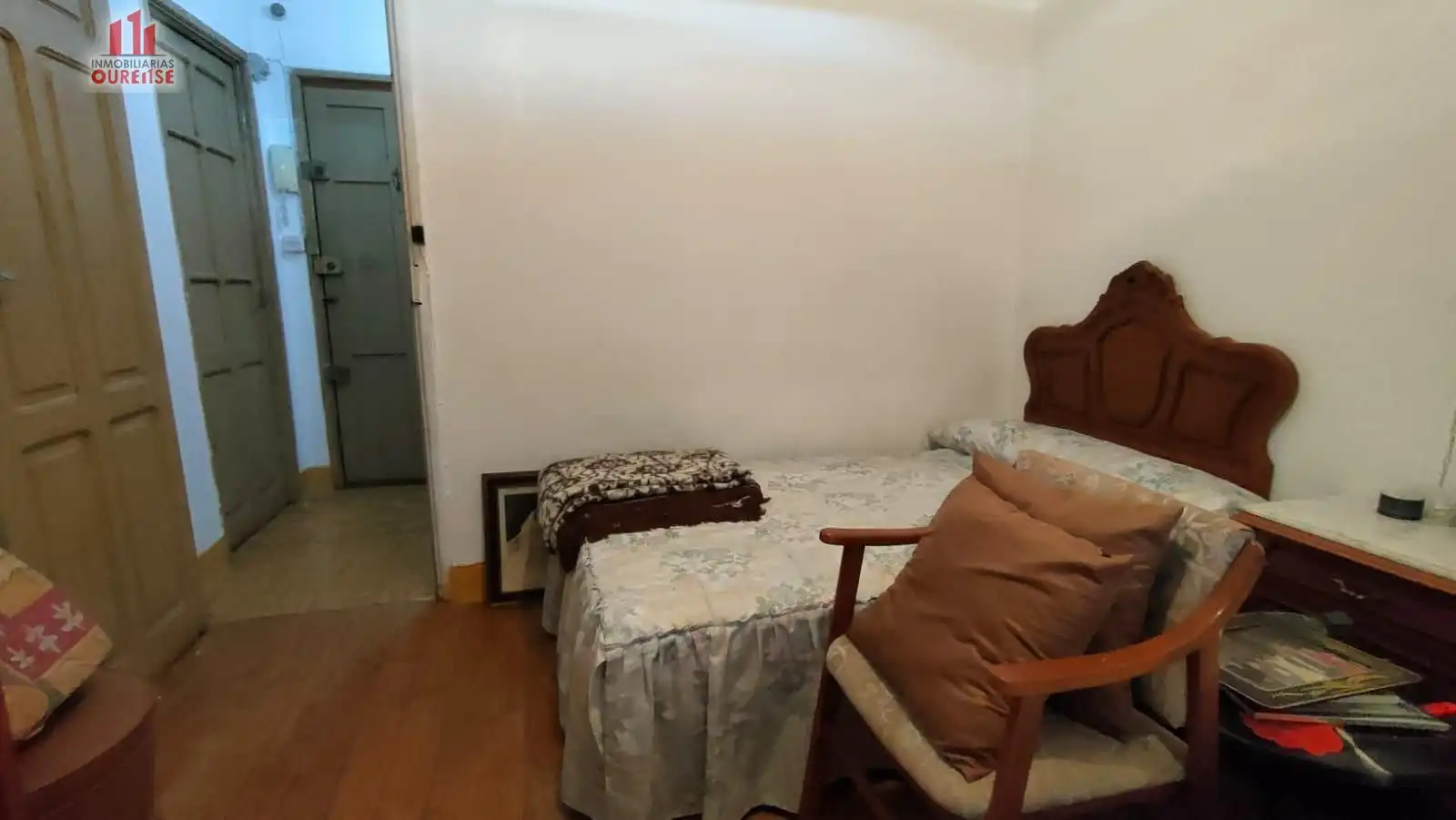 Dormitori de Casa o xalet en venda en Ourense Capital  amb Jardí privat