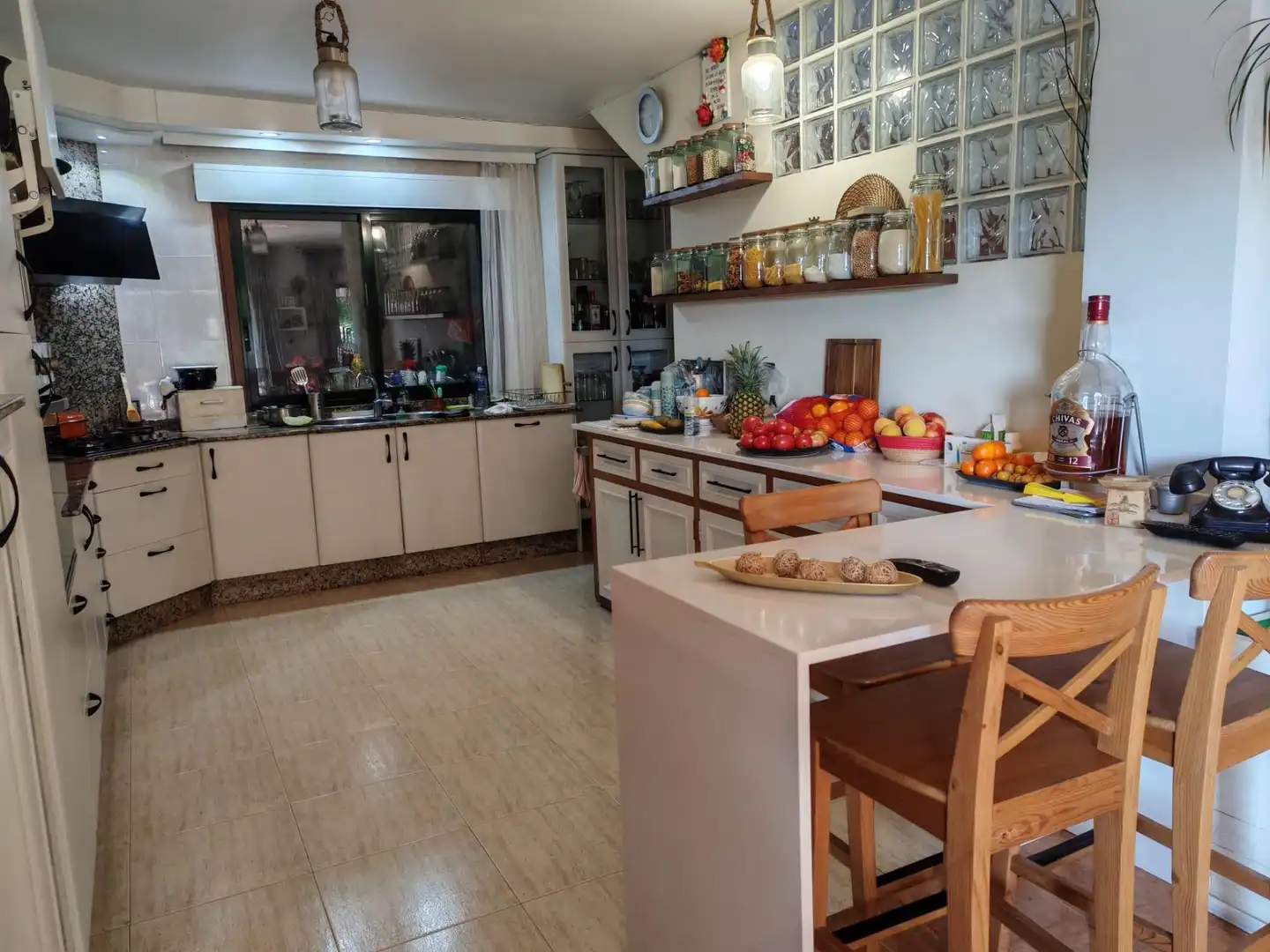 Cuina de Casa o xalet en venda en Mos amb Calefacció, Jardí privat i Traster