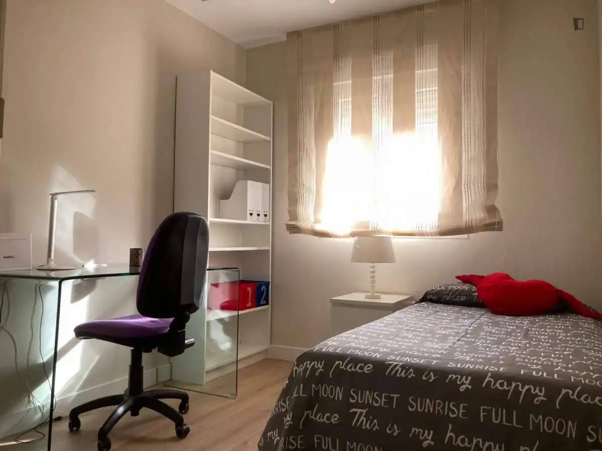 Habitación en El Cónsul - Ciudad Universitaria - El Romeral