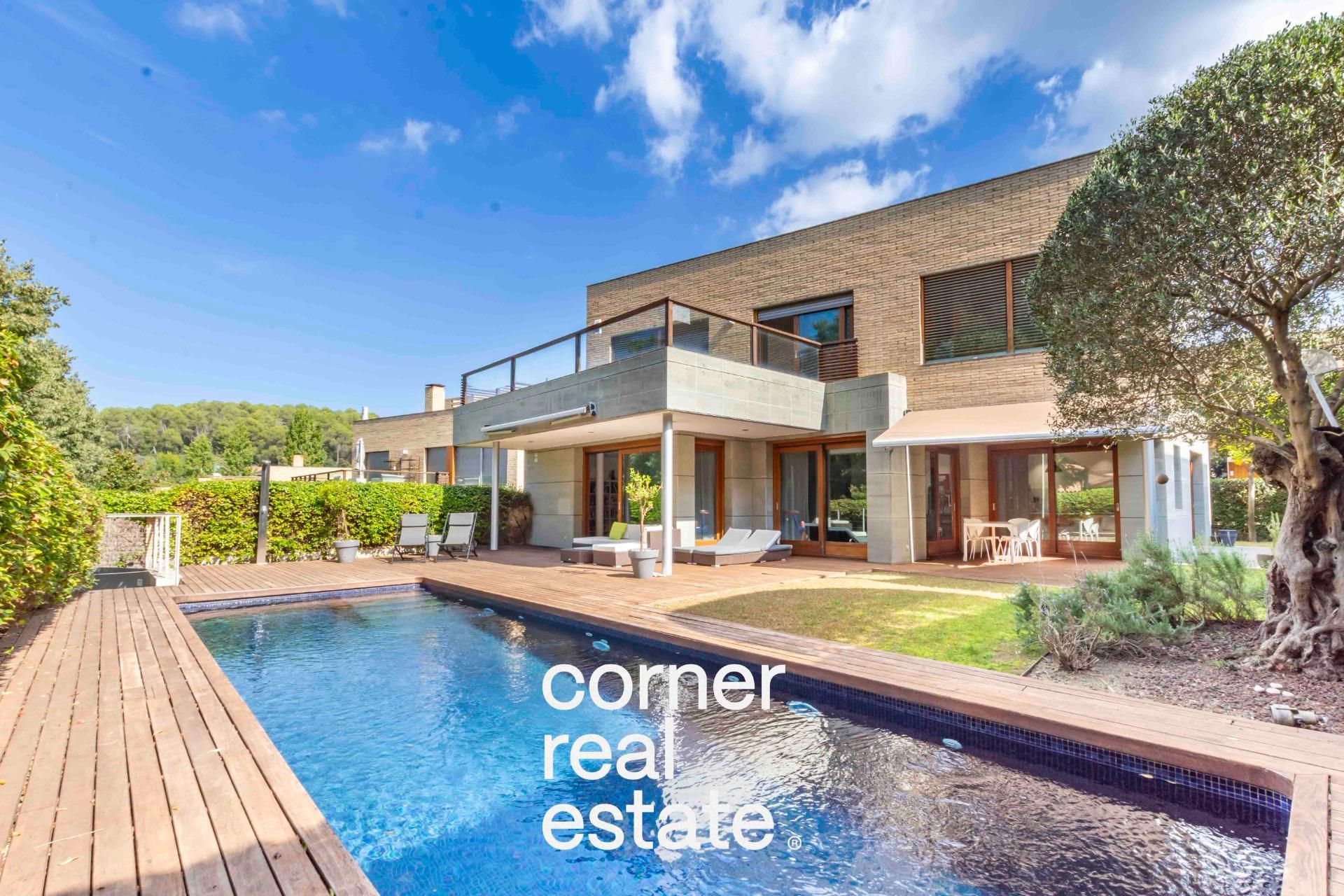 Exterior view of House or chalet for sale in Sant Cugat del Vallès  with Air Conditioner, Heating and Private garden