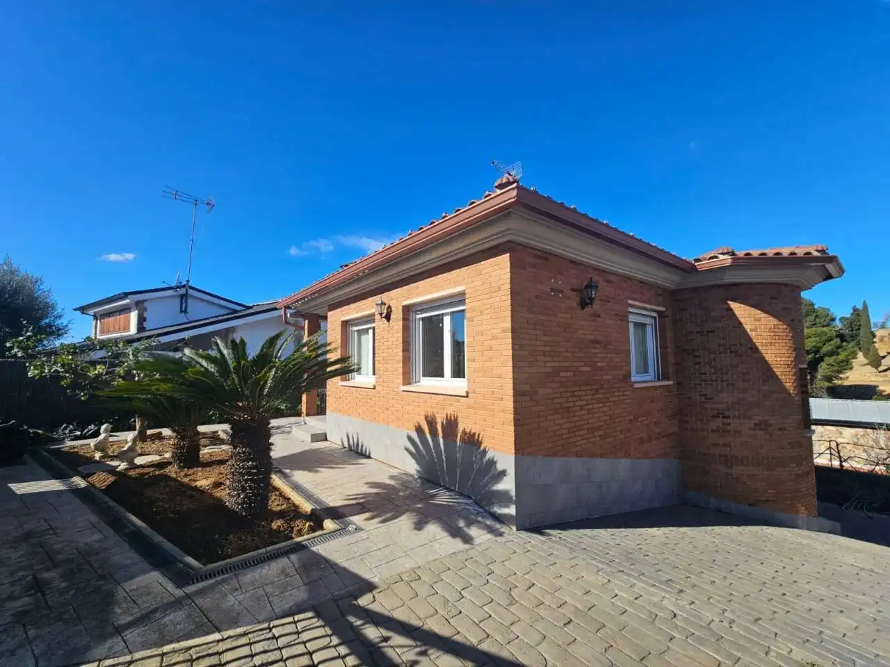 Exterior view of Houses for sale in Sant Cugat del Vallès  with Air Conditioner, Heating and Private garden