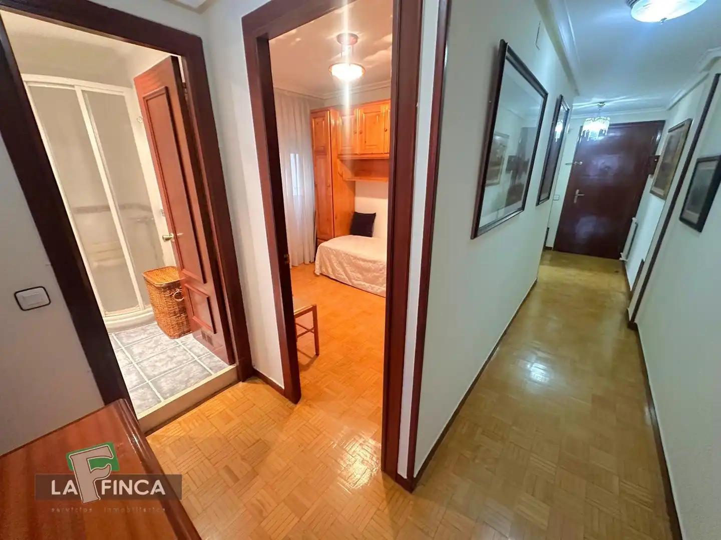 Piso en venta en Oviedo  con Calefacción, Parquet y Amueblado