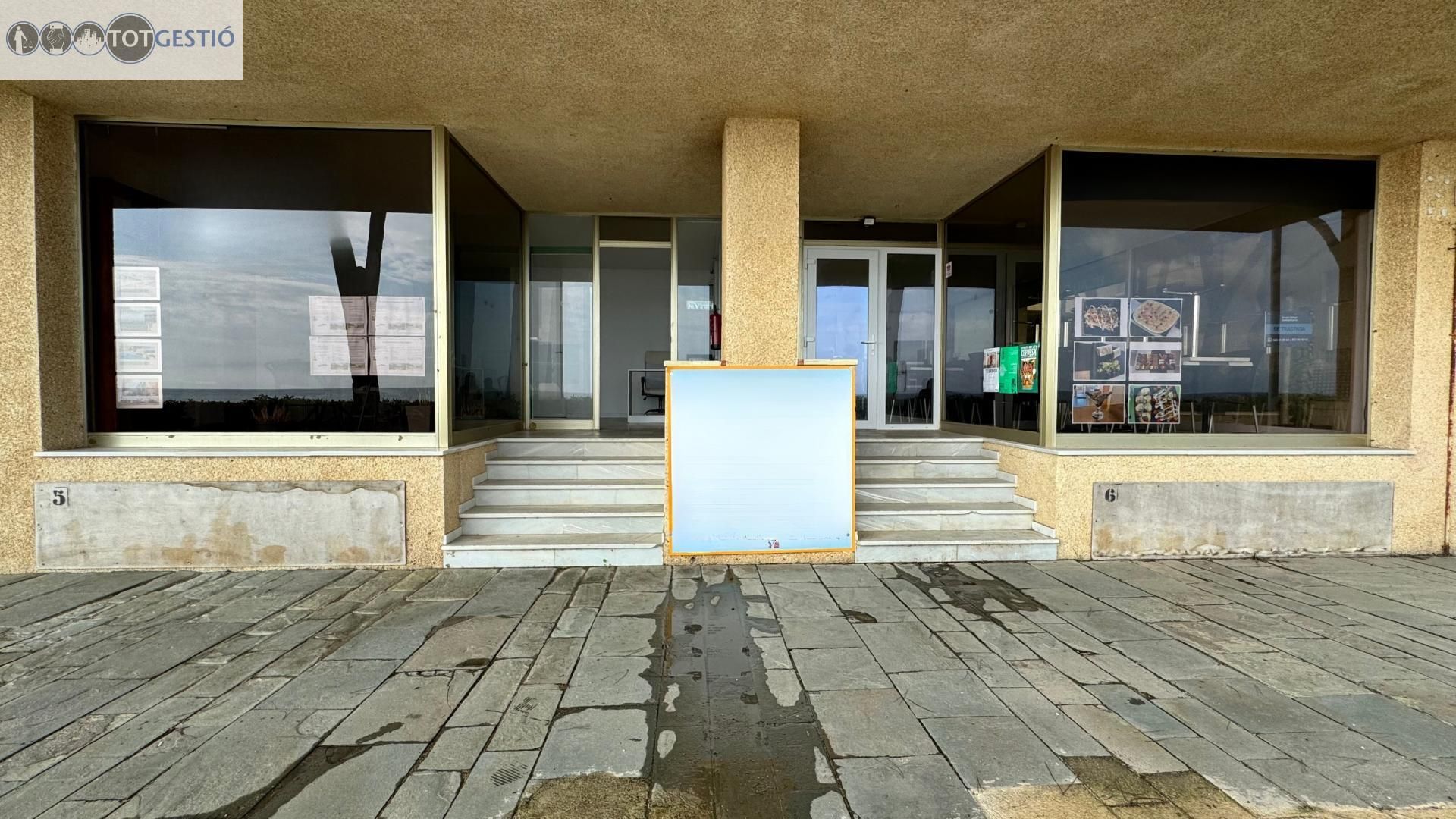 Vista exterior de Local en venda en Castell d'Aro, Platja d'Aro i s'Agaró amb Aire condicionat i Terrassa