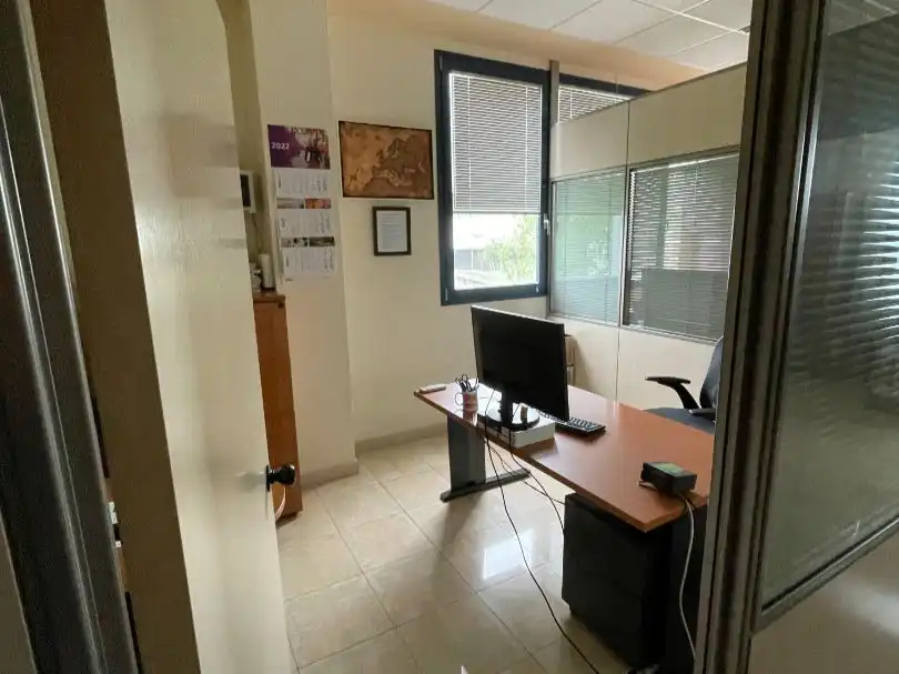 Office for sale in Alcalá de Henares  with Air Conditioner, Heating and Furnished