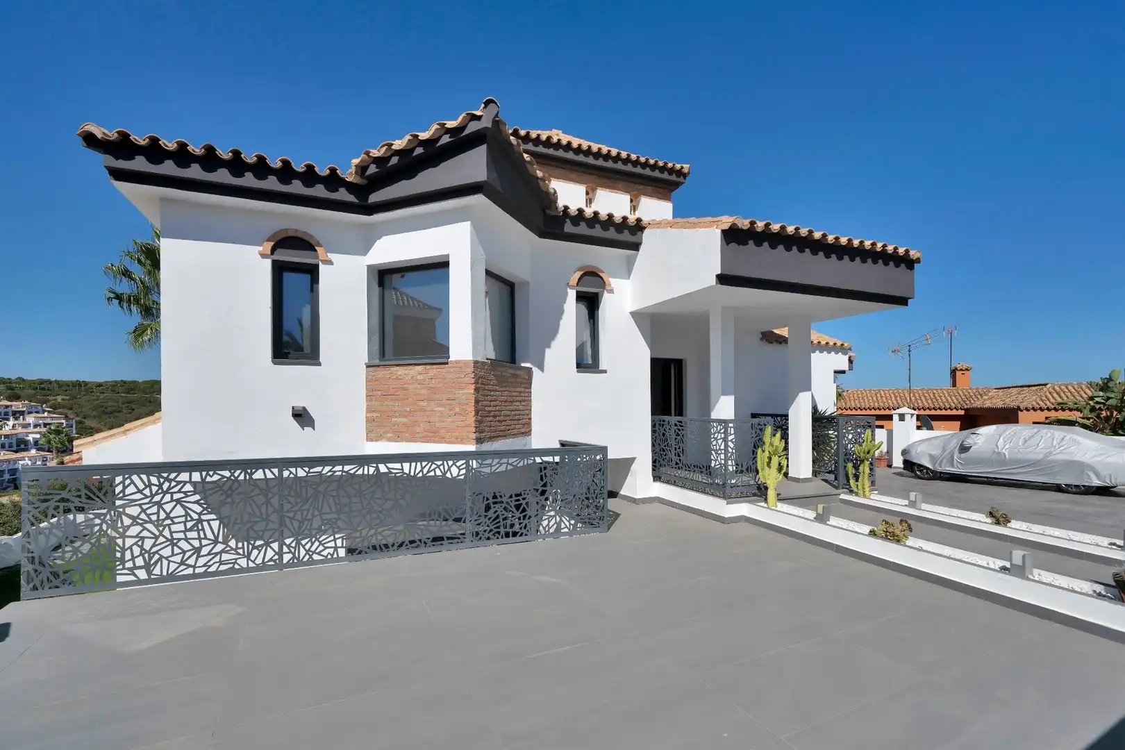 Vista exterior de Casa o chalet en venta en La Alcaidesa con Terraza, Trastero y Piscina