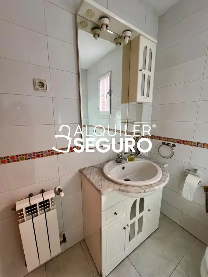 Bathroom of Houses for rent in Paracuellos de Jarama  with Air Conditioner, Heating and Terrace