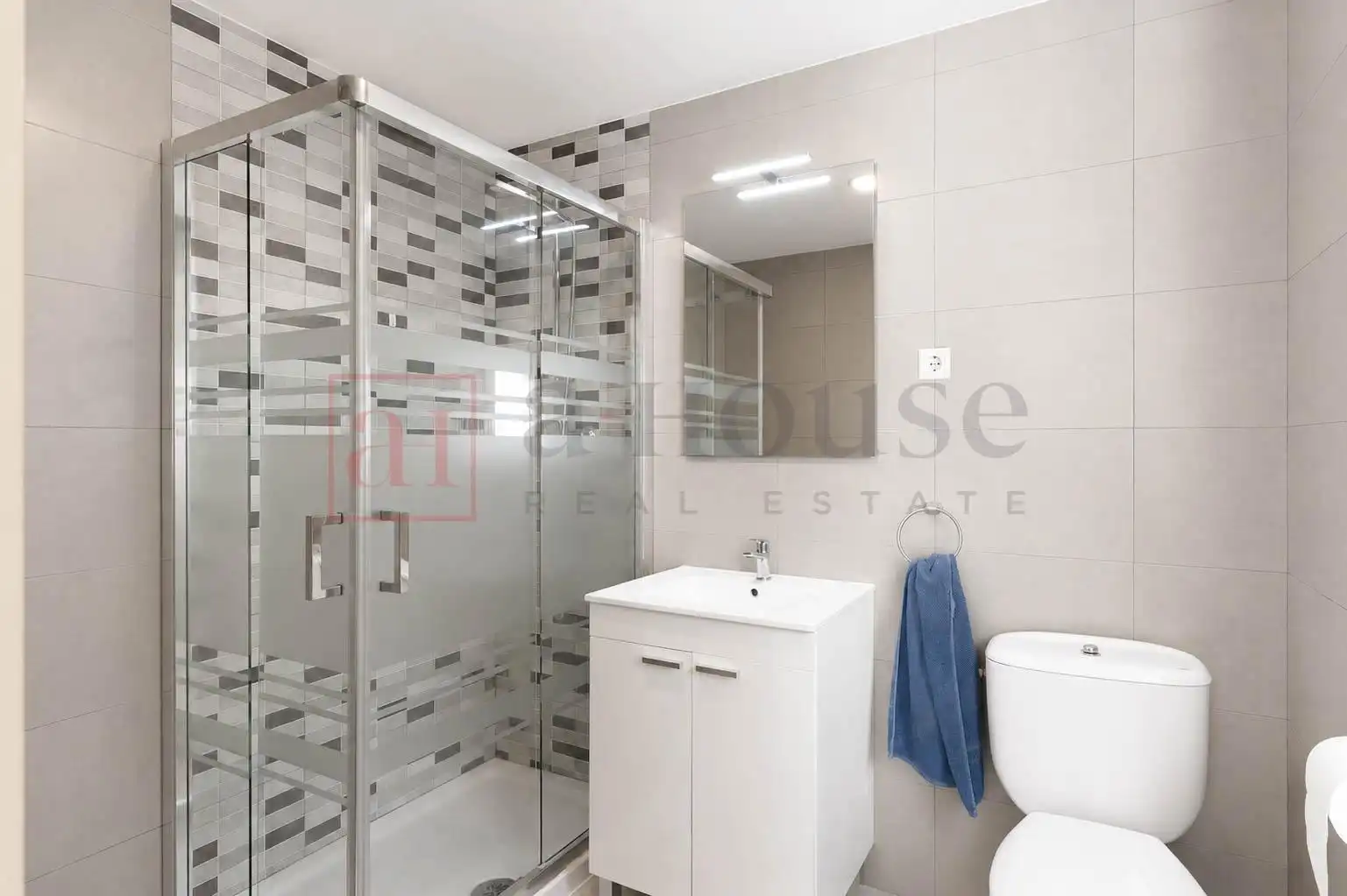 Baño de Planta baja en venta en Madrid con Calefacción y Terraza