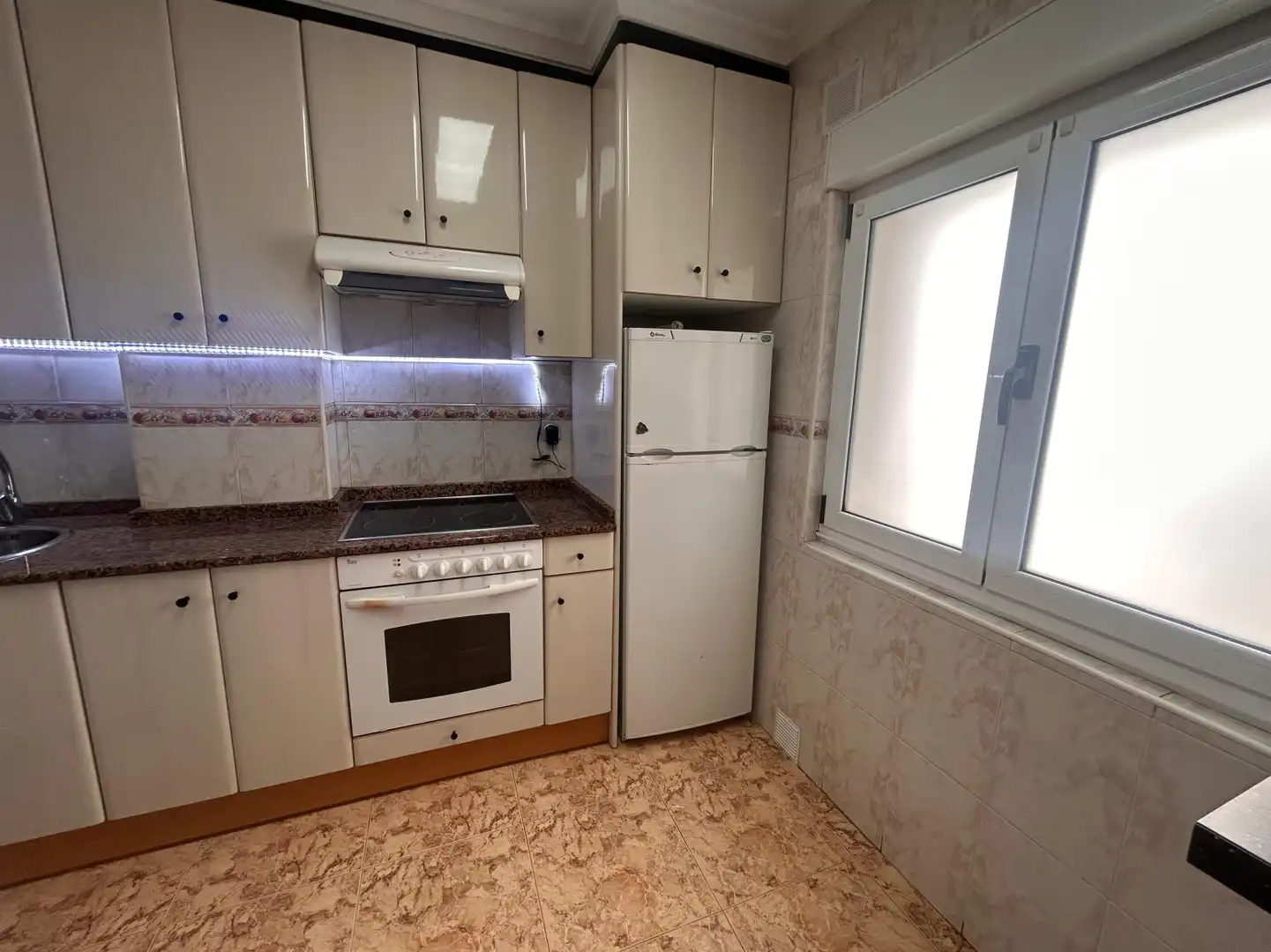 Flat for rent in Gijón - CL DANIEL CERRA, La Calzada