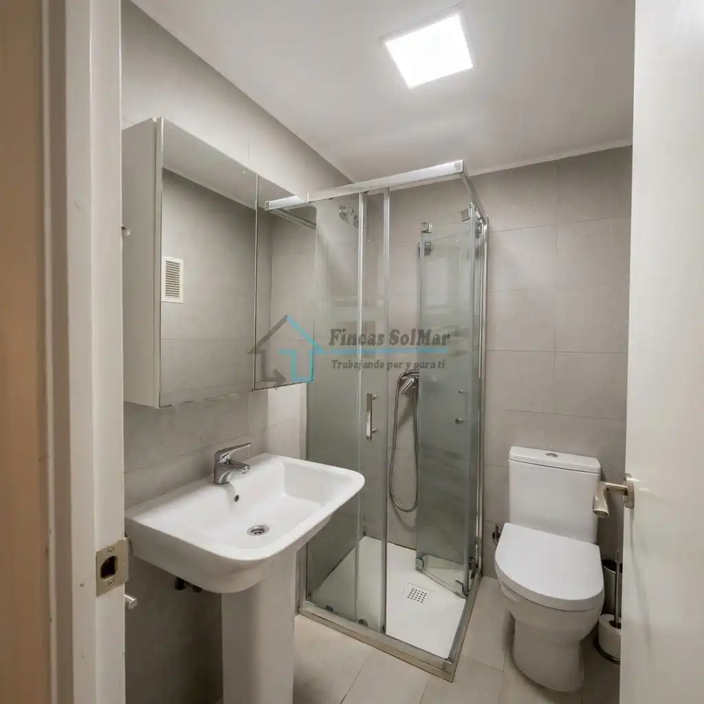 Bany de Apartament en venda en Castellón de la Plana / Castelló de la Plana amb Moblat i Balcó