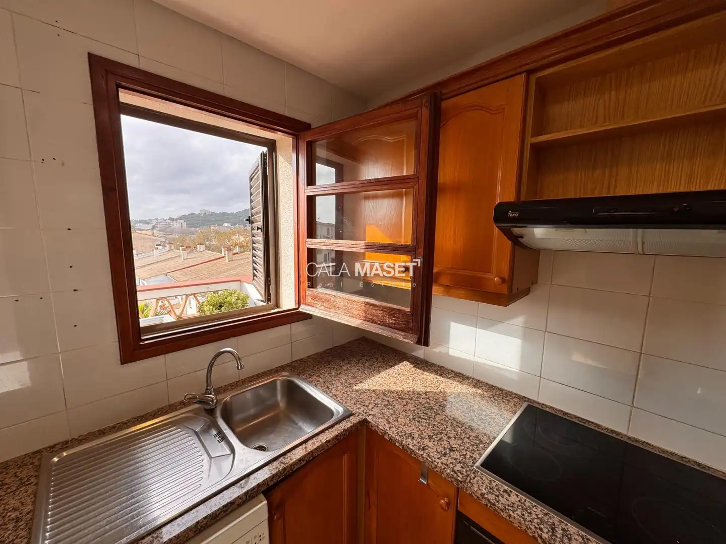 Kitchen of Apartments for rent in Castell d'Aro, Platja d'Aro i s'Agaró  with Swimming Pool, Oven and Microwave