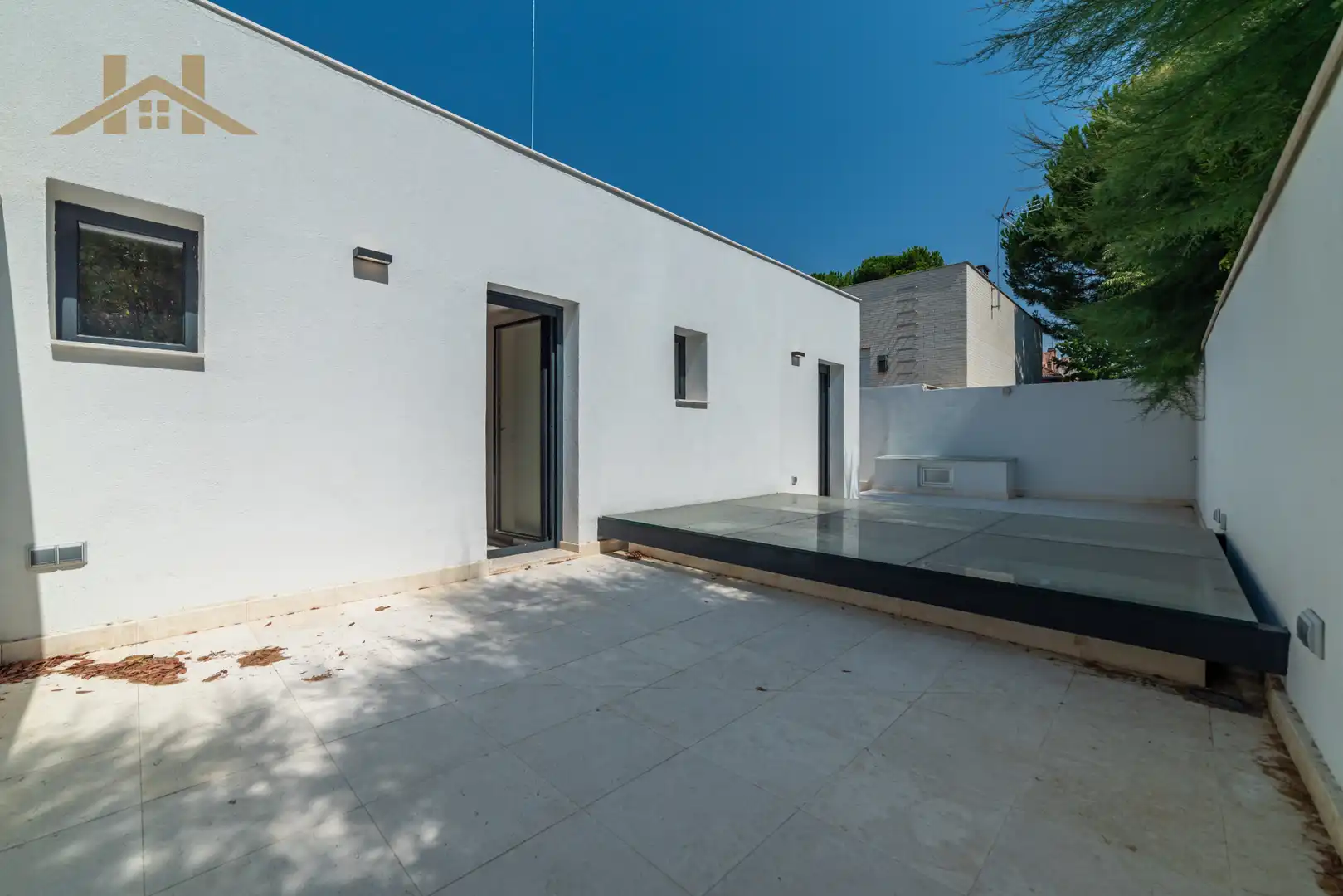 Vista exterior de Casa o xalet en venda en Pozuelo de Alarcón amb Aire condicionat, Calefacció i Jardí privat