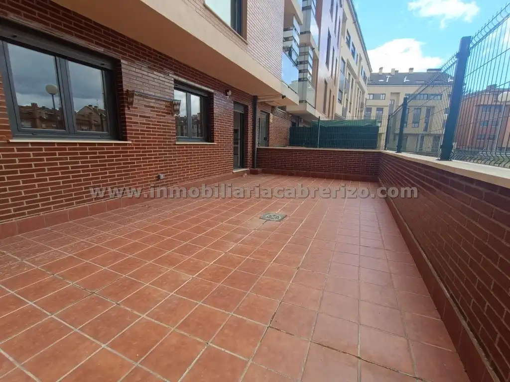 Vista exterior de Apartamento en venta en Villamediana de Iregua con Calefacción, Jardín privado y Parquet
