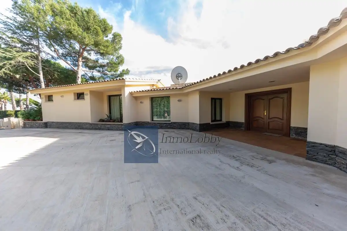 Vista exterior de Casa o xalet en venda en Castell d'Aro, Platja d'Aro i s'Agaró amb Aire condicionat, Calefacció i Parquet