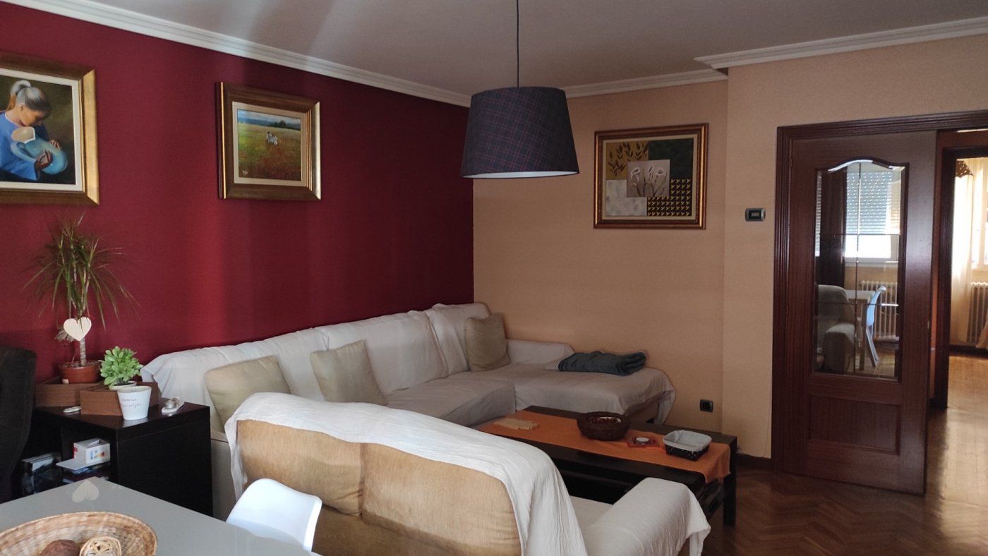 Sala de estar de Piso en venta en La Bañeza  con Calefacción, Terraza y Trastero