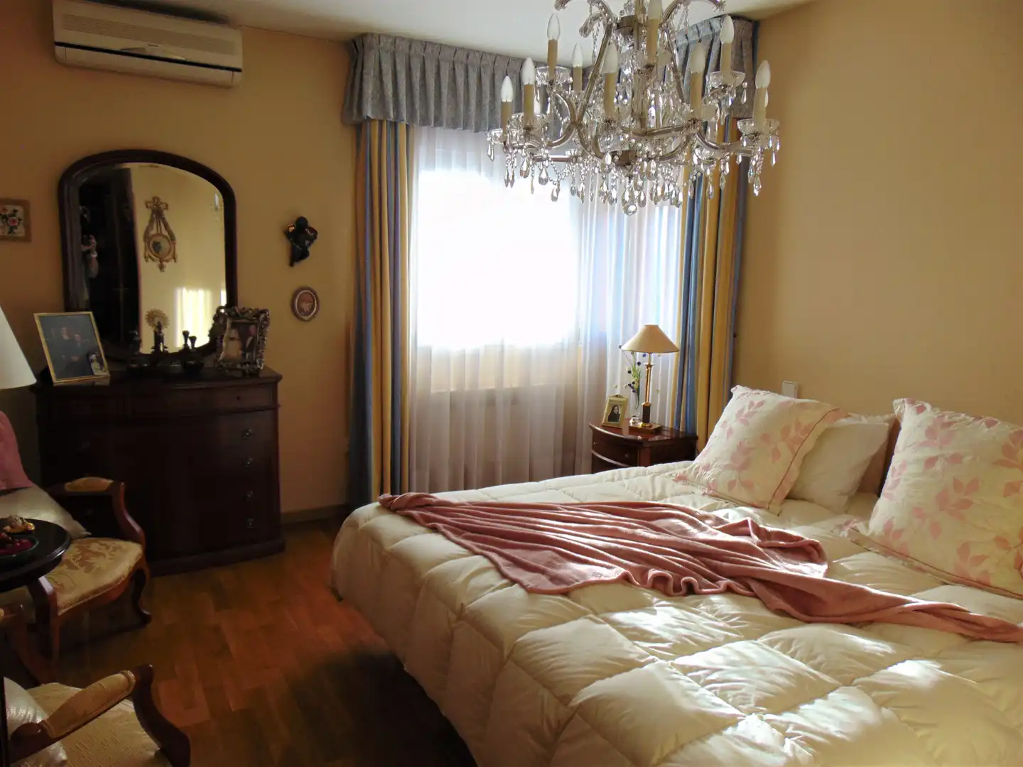 Habitación de Casa o chalet en venta en Colmenar Viejo con Aire acondicionado, Calefacción y Jardín privado