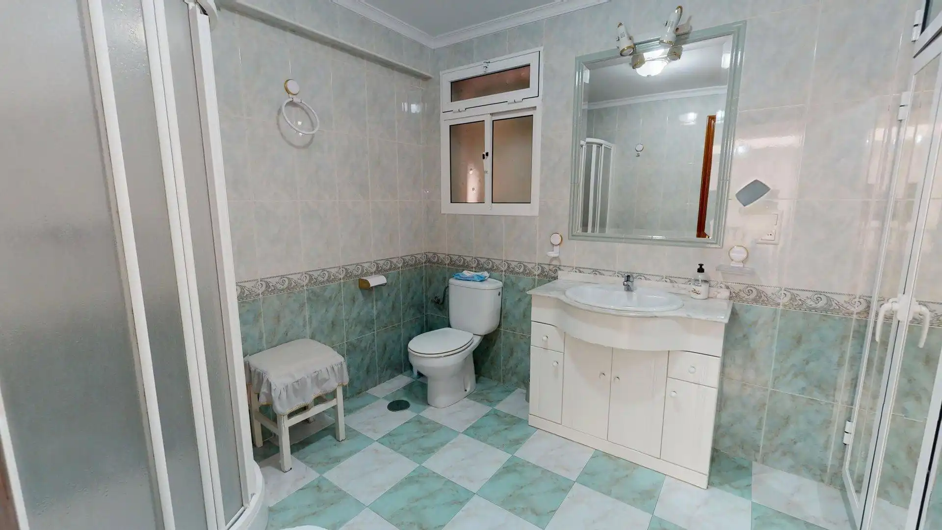 Baño de Casa o chalet en venta en Campillos con Jardín privado, Terraza y Amueblado