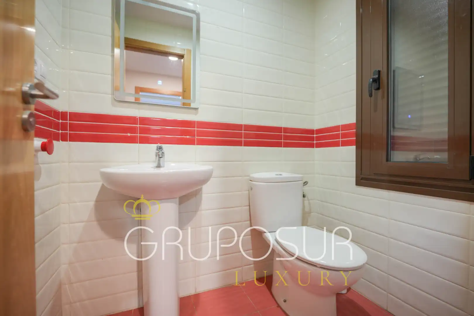 Badezimmer von Einfamilien-Reihenhaus zum Verkauf in Aldeamayor de San Martín mit Heizung, Privatgarten und Parkett