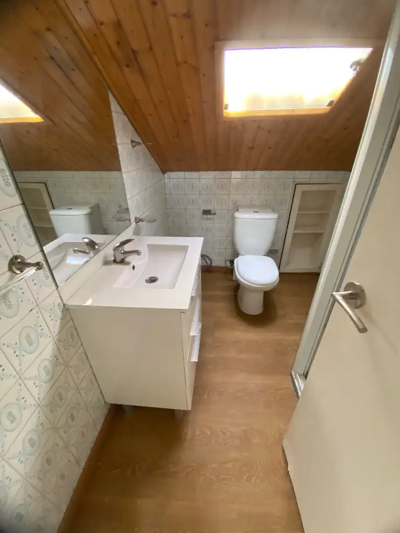 Badezimmer von Dachboden zum Verkauf in Vigo  mit Terrasse