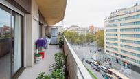 Exterior view of Flat for sale in  Barcelona Capital  with Balcony