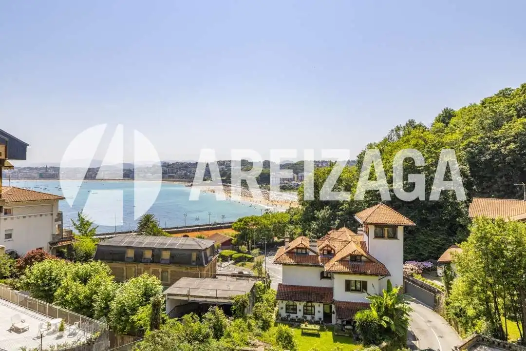 Vista exterior de Casa o xalet en venda en Donostia - San Sebastián  amb Calefacció, Jardí privat i Terrassa