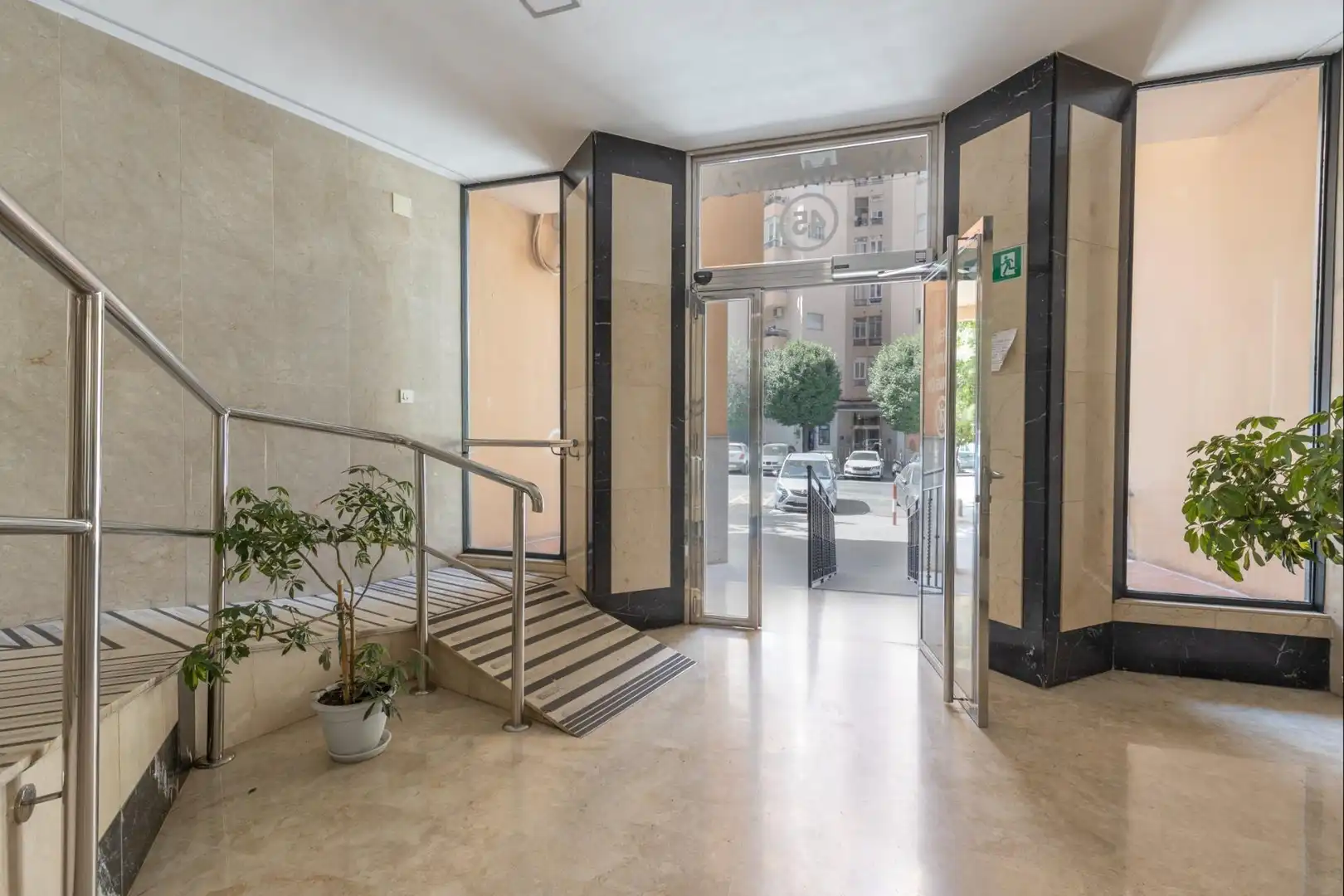 Piso en venta en Granada con Terraza, Amueblado y Balcón