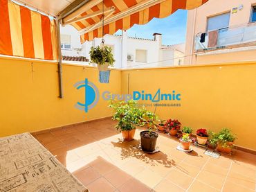 Casa con balcone in vendita a Centre